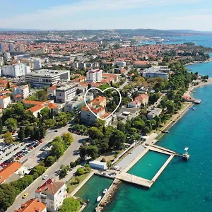 https://apartments-rooms-kolovare-beach.hotelinzadar.com